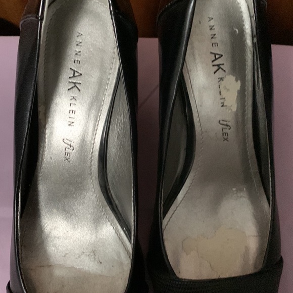 2” black shiny Anne Klein Heels - Picture 2 of 6
